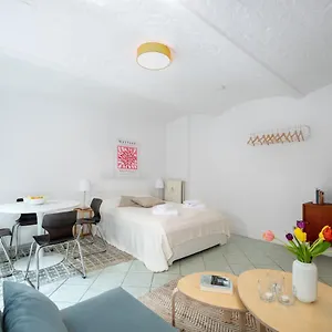 city-hideaway-with-terrace-berlin.find-berlin-hotels.com/